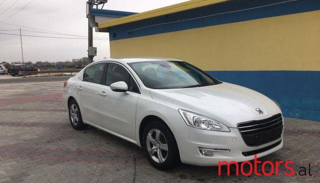 2012' Peugeot 5008 photo #1