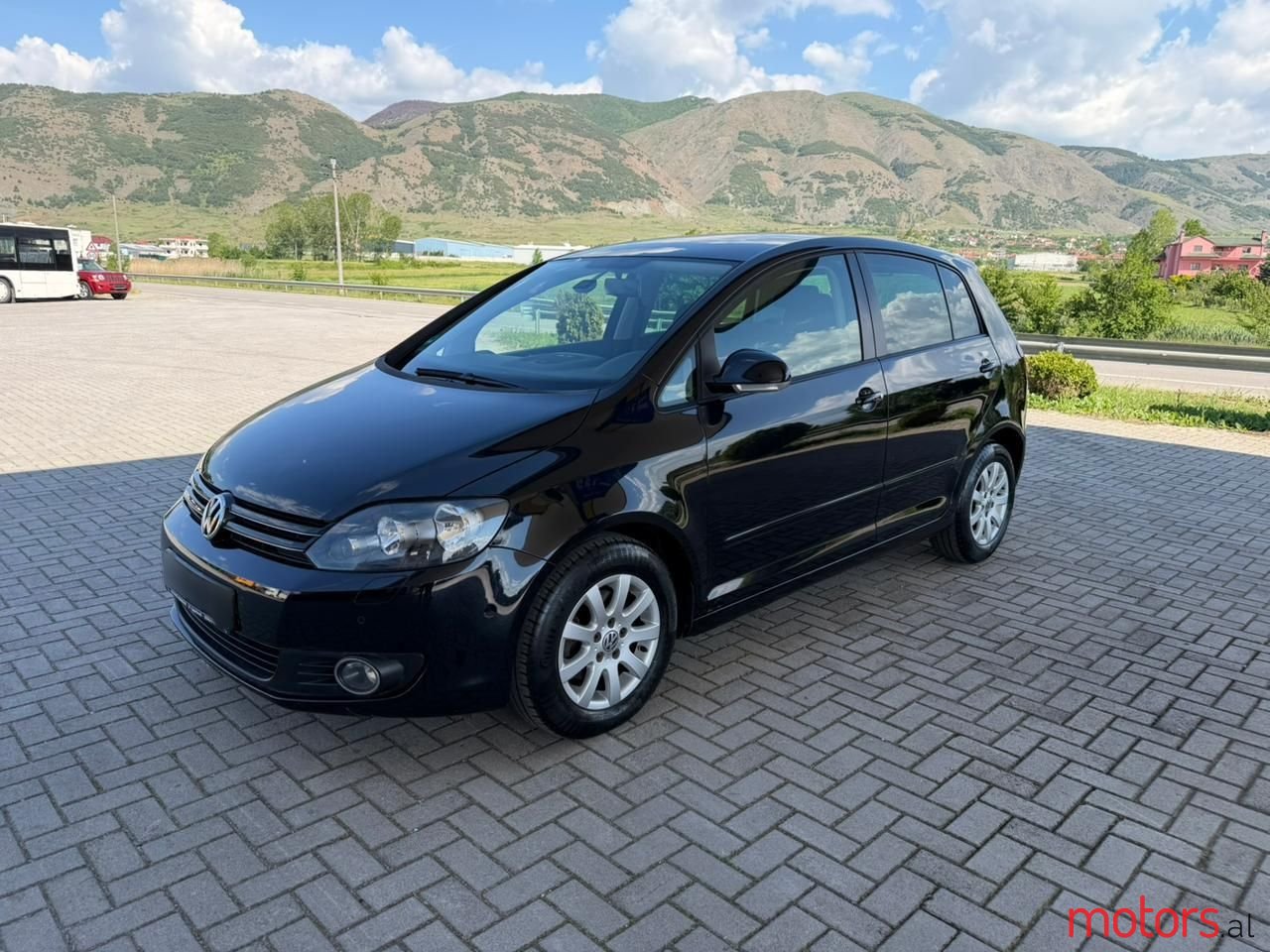 2011' Volkswagen Golf Plus photo #5