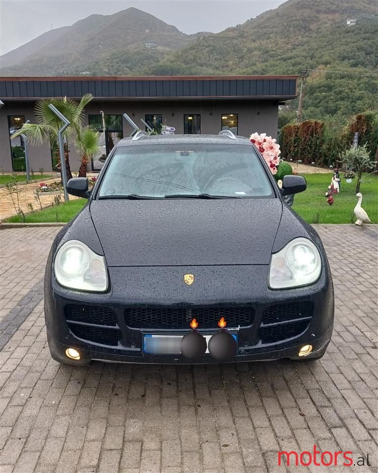 2004' Porsche Cayenne photo #3