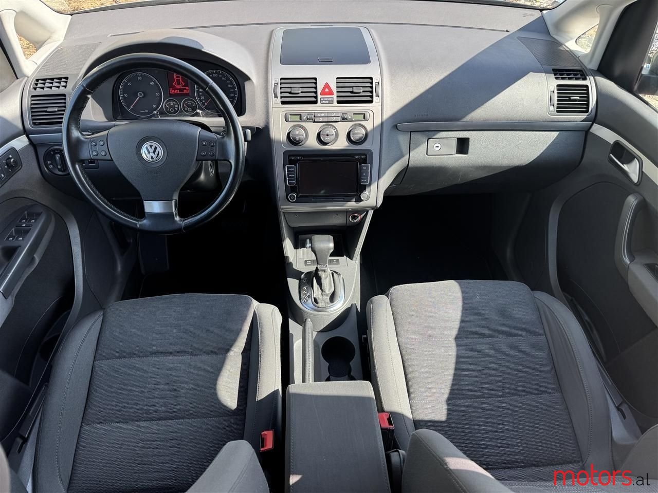 2010' Volkswagen Touran photo #3