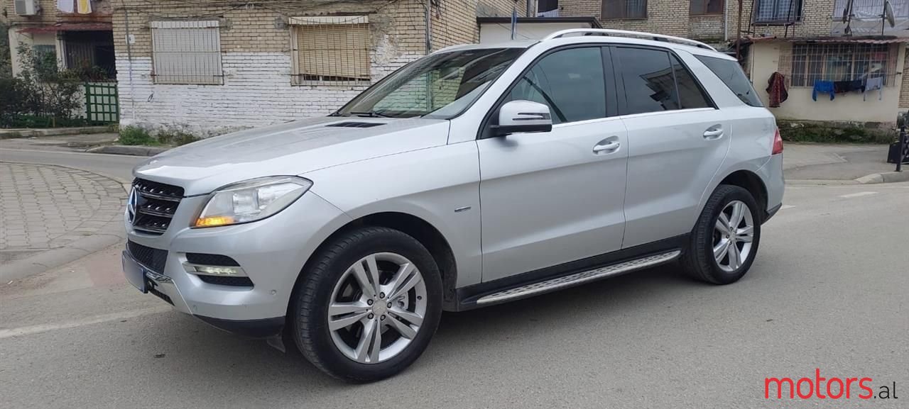 2011' Mercedes-Benz ML 250 photo #1