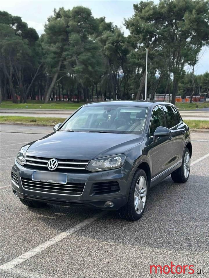 2012' Volkswagen Touareg photo #5