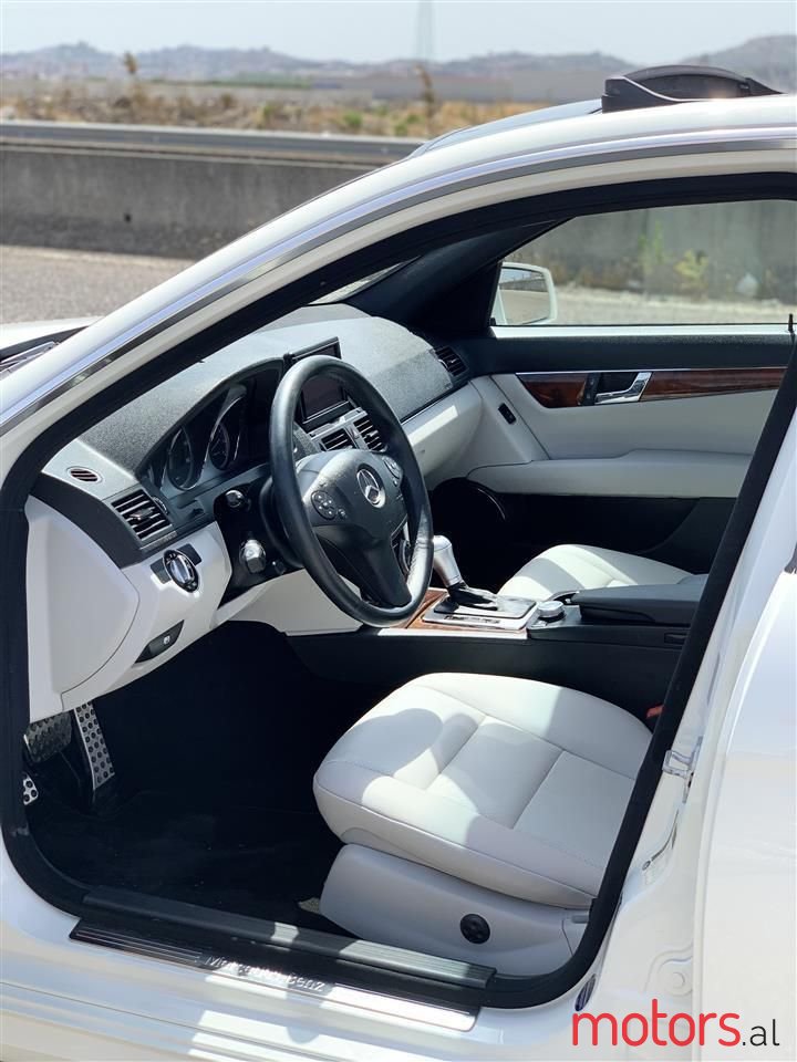 2010' Mercedes-Benz C 300 photo #6