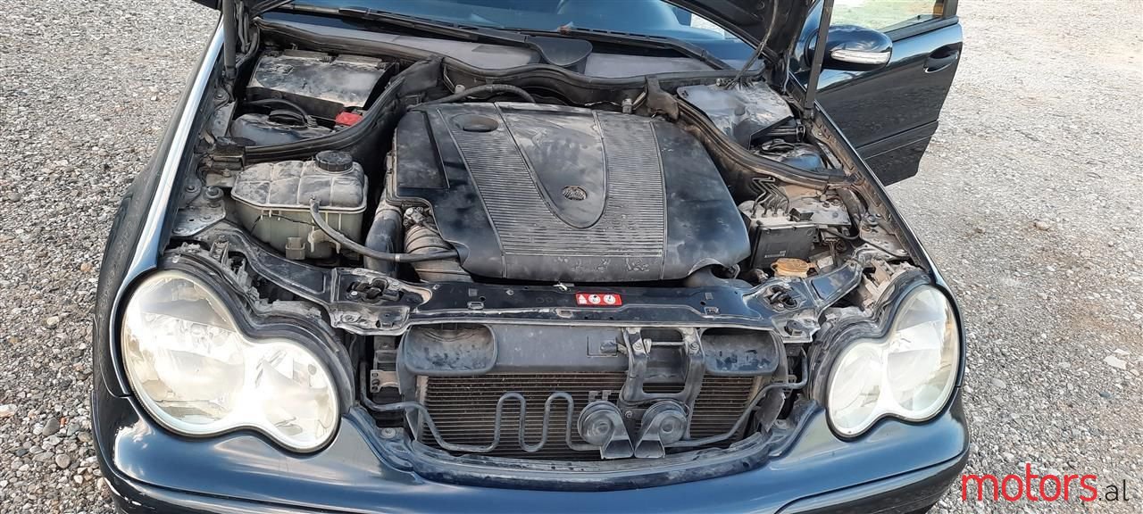 2004' Mercedes-Benz C 220 photo #3