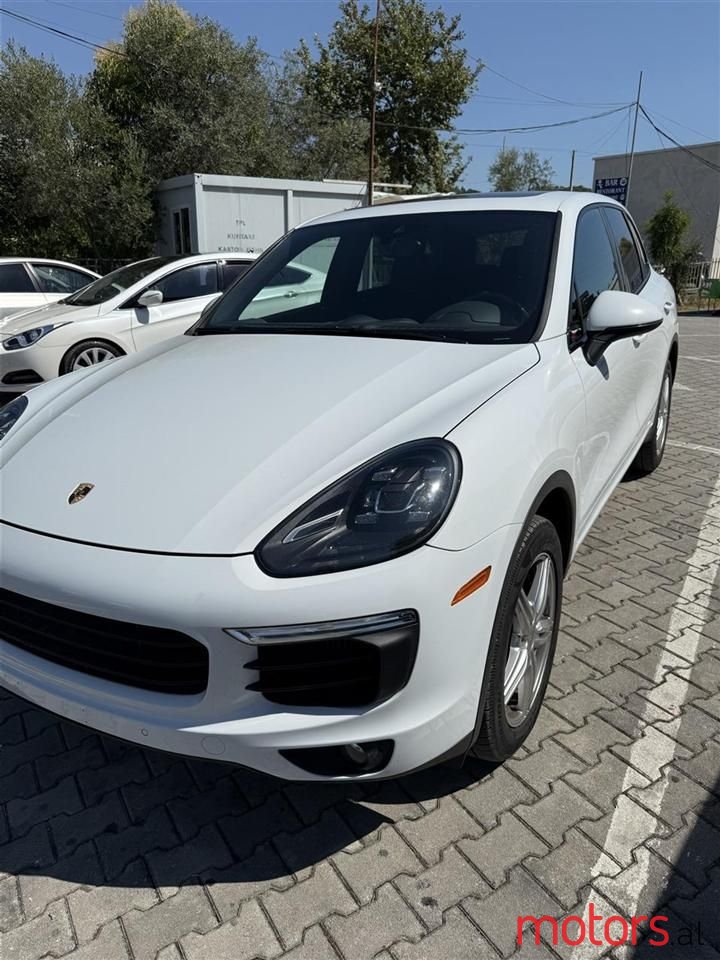 2015' Porsche Cayenne photo #2