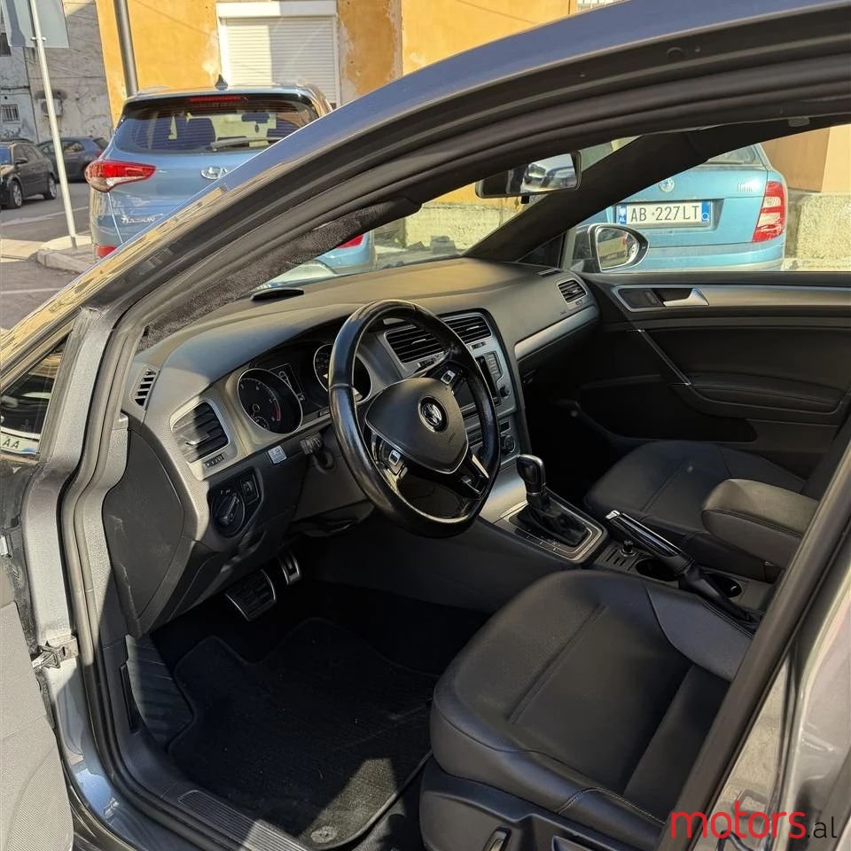 2015' Volkswagen Golf photo #6