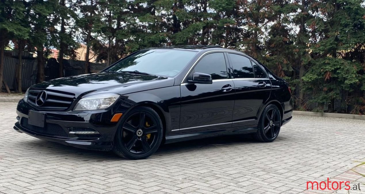 2011' Mercedes-Benz C 300 photo #1