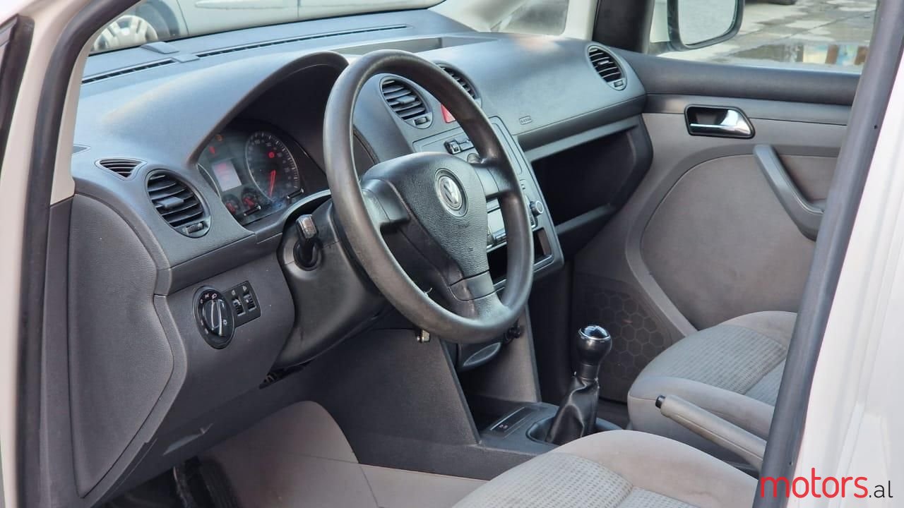 2009' Volkswagen Caddy photo #6