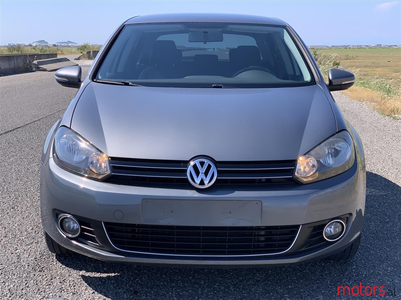 2010' Volkswagen Golf photo #2