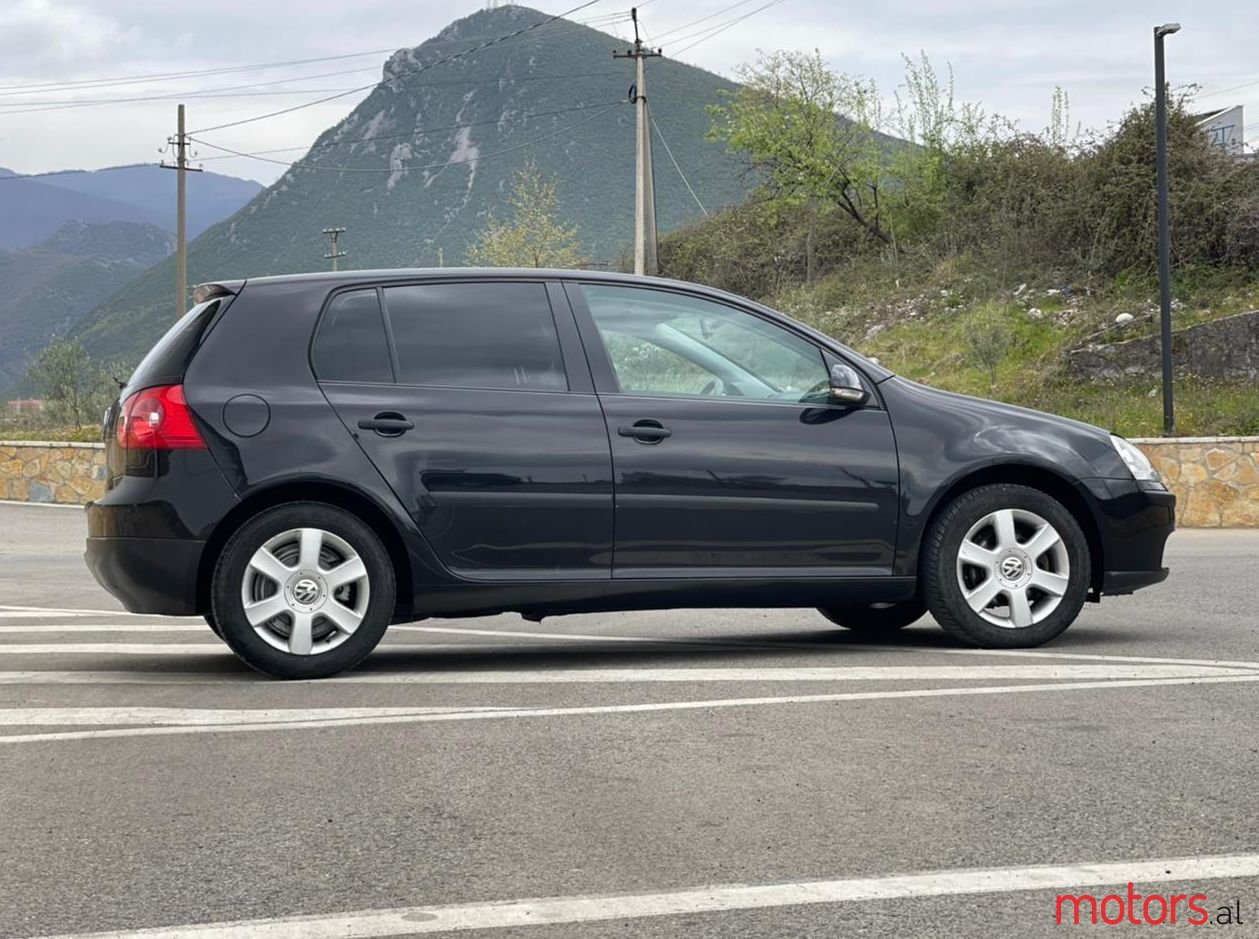 2005' Volkswagen Golf photo #1