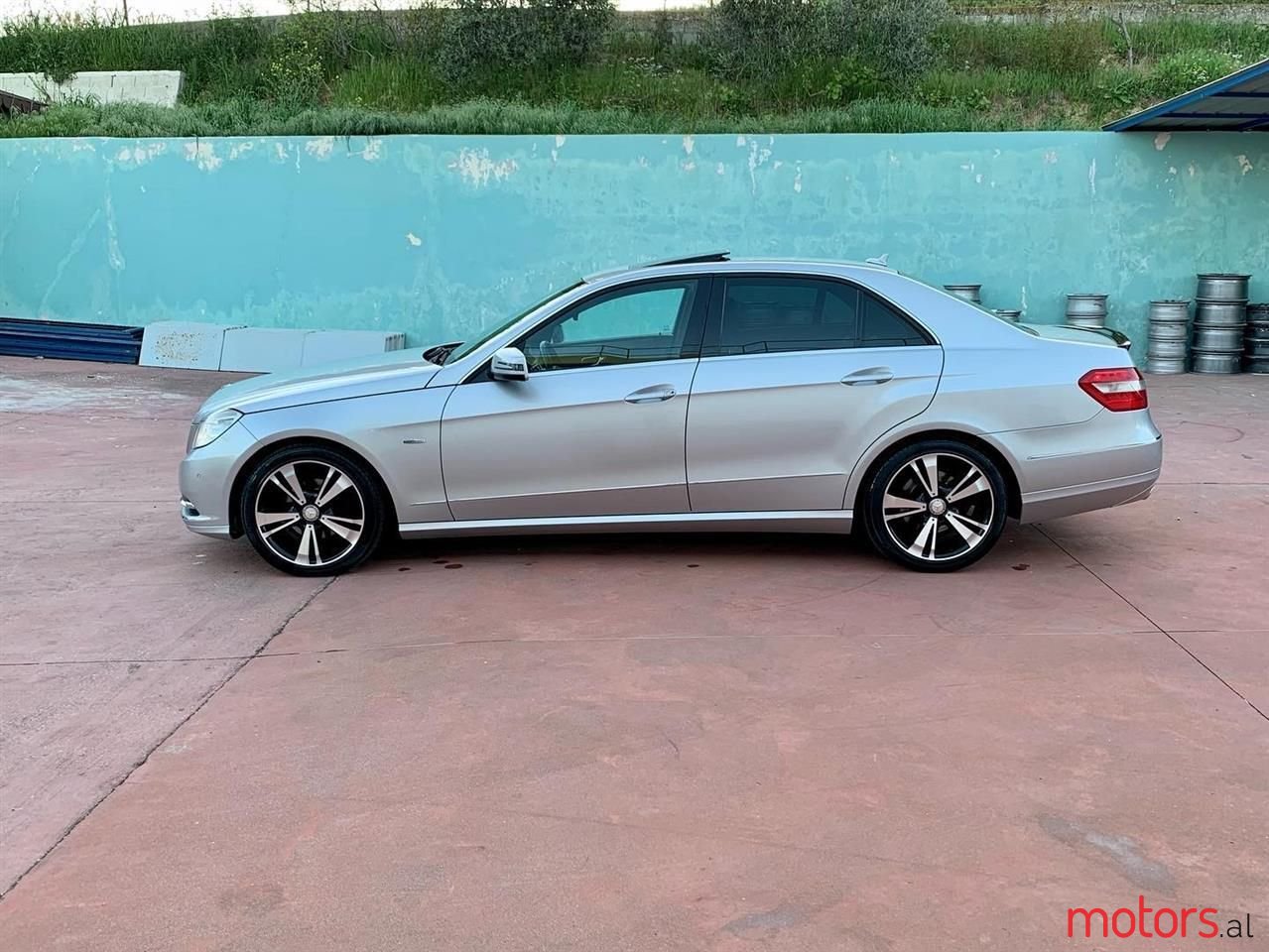 2010' Mercedes-Benz E 220 photo #5