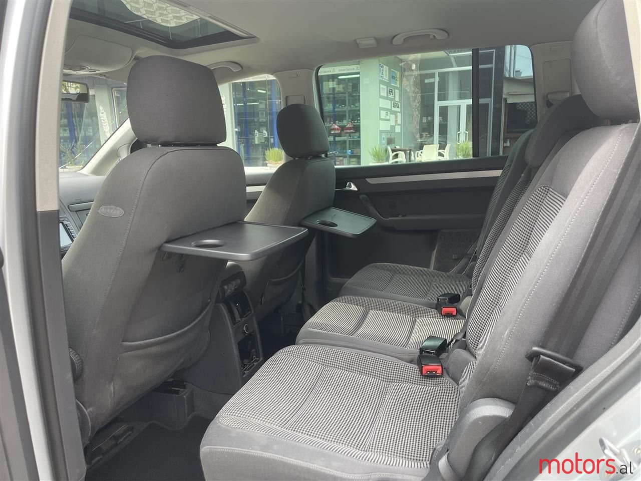 2005' Volkswagen Touran photo #3