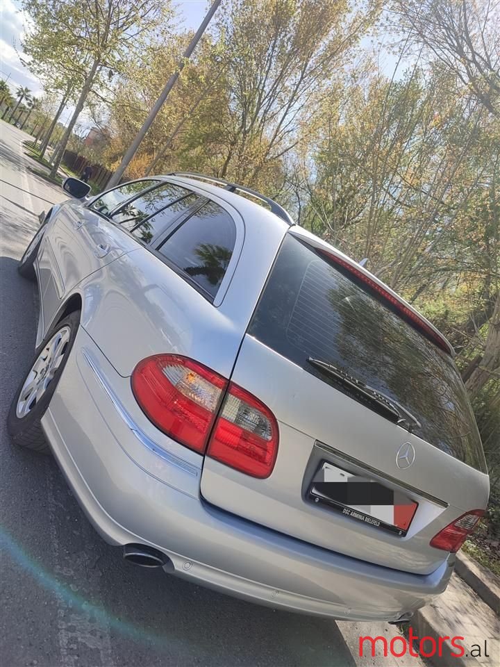 2008' Mercedes-Benz E 200 photo #3