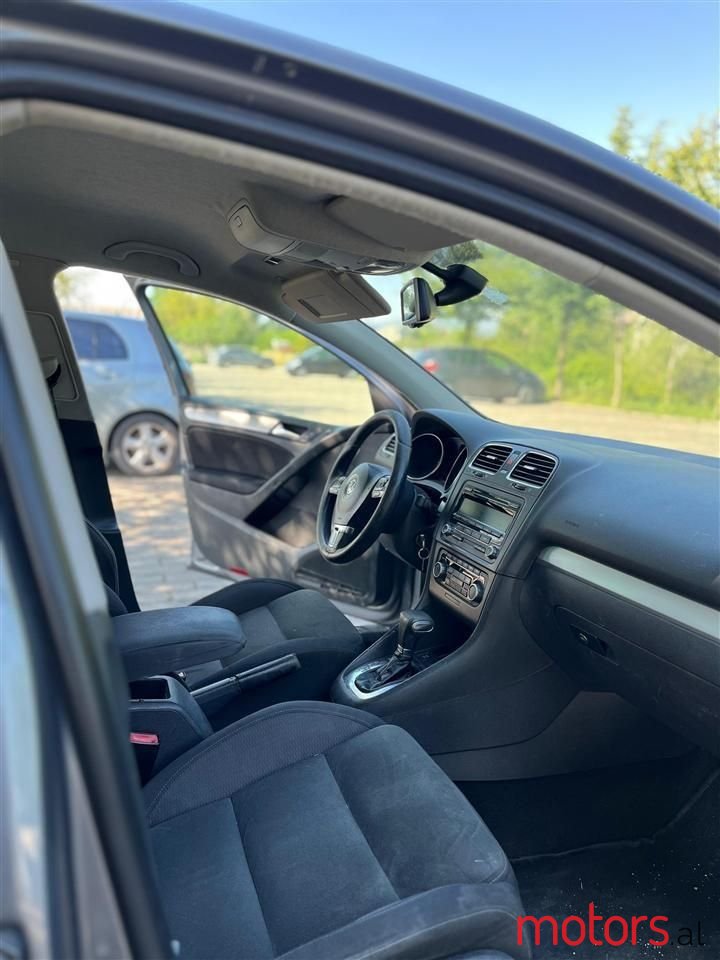 2010' Volkswagen Golf photo #5