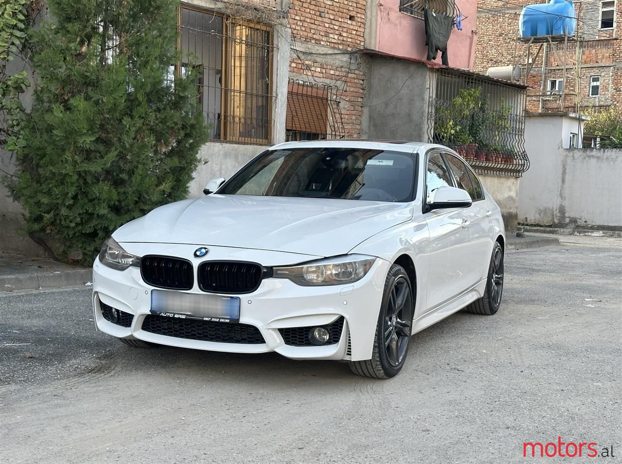 2015' BMW 320 photo #1