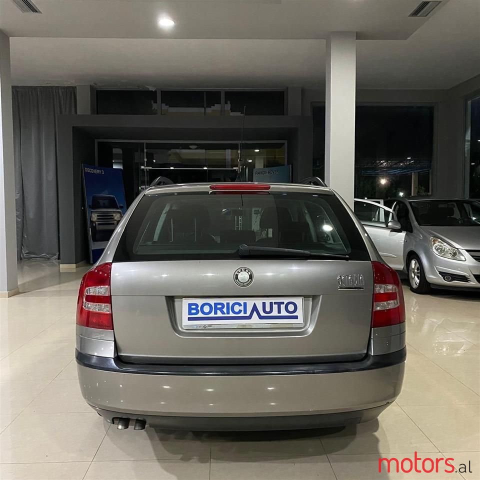 2009' Skoda Octavia photo #2