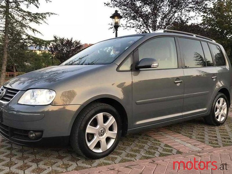 2005' Volkswagen Touran photo #1