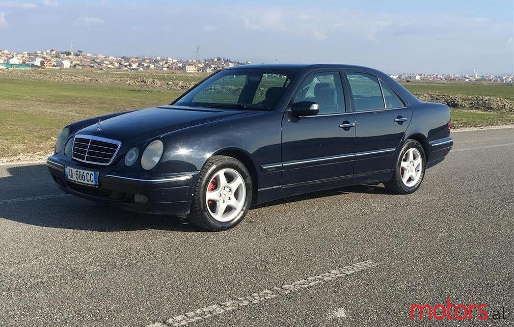 2000' Mercedes-Benz E 220 photo #1
