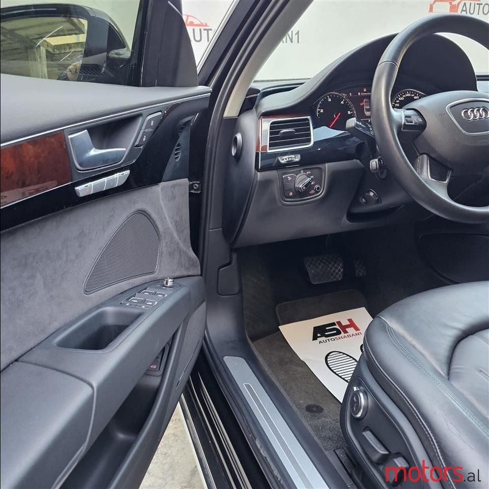 2012' Audi A8 photo #6