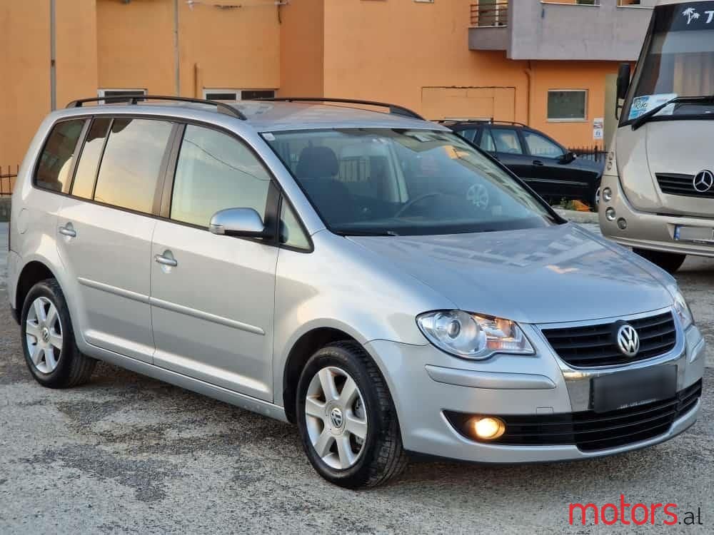 2007' Volkswagen Touran photo #2