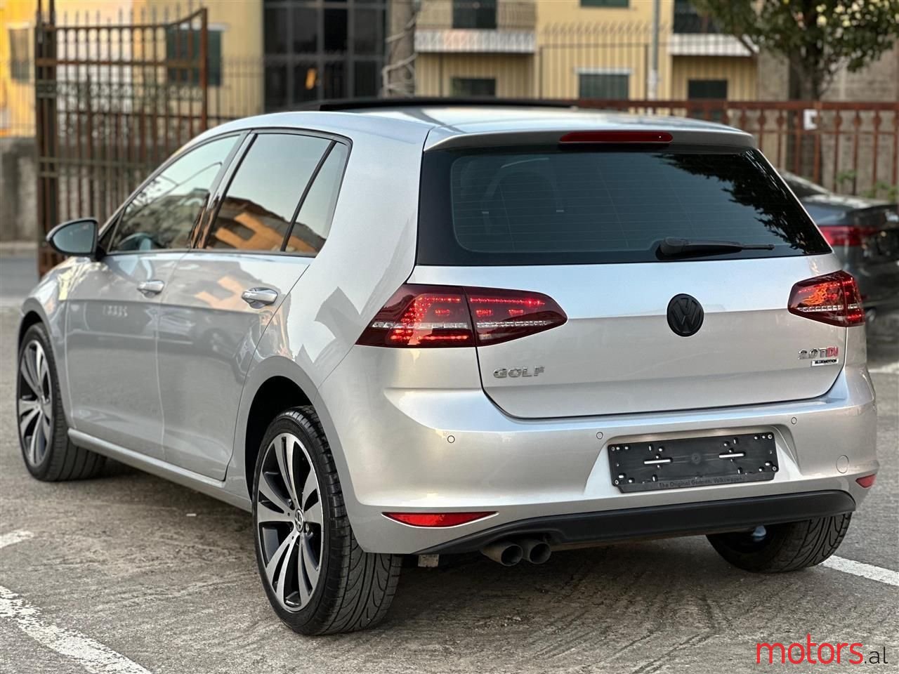 2015' Volkswagen Golf photo #1