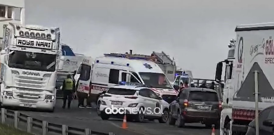 Aksident në mbikalimin e Plepave/ Durrës, përplasen dy makina, pesë të plagosur