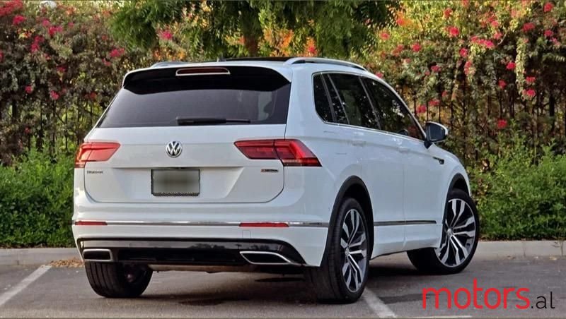 2019' Volkswagen Tiguan photo #5