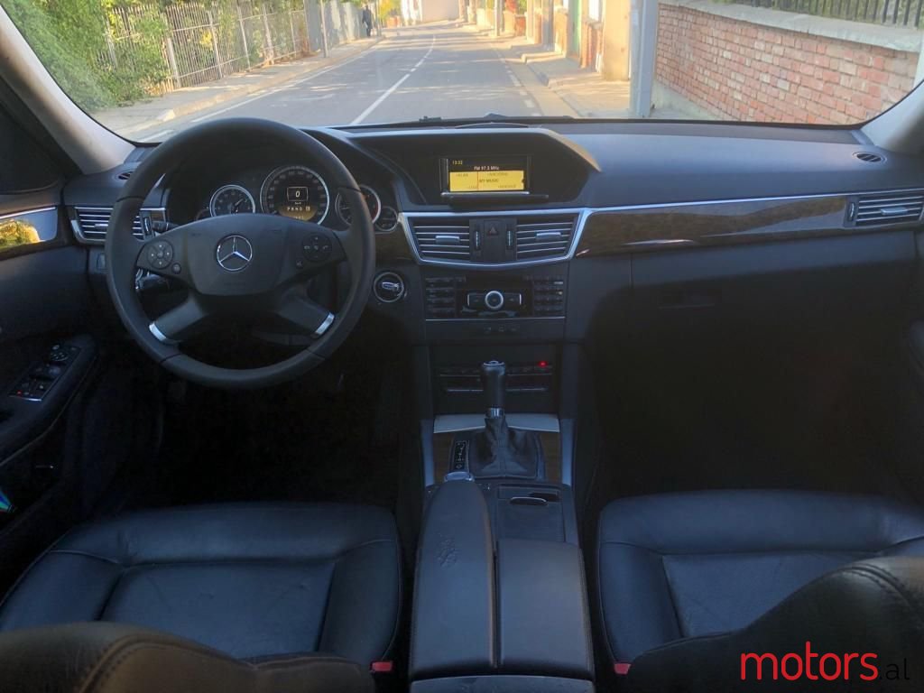 2012' Mercedes-Benz E 200 photo #5