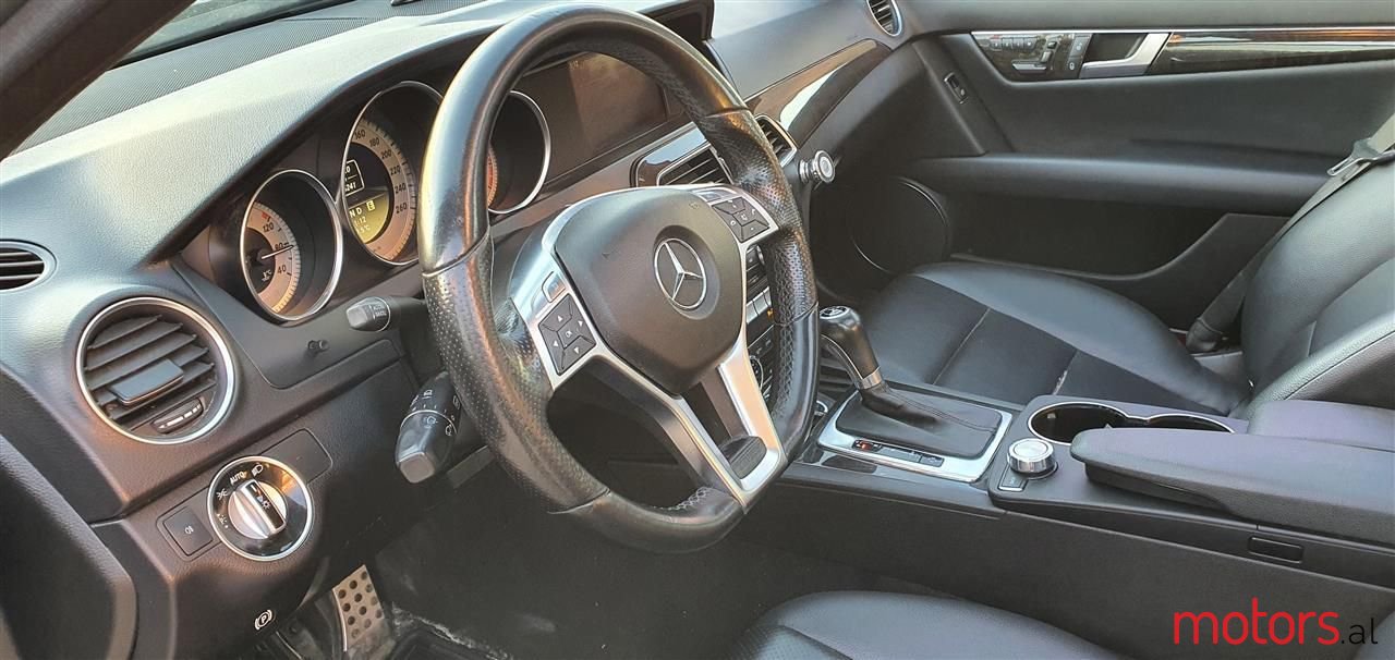 2012' Mercedes-Benz C 300 photo #6