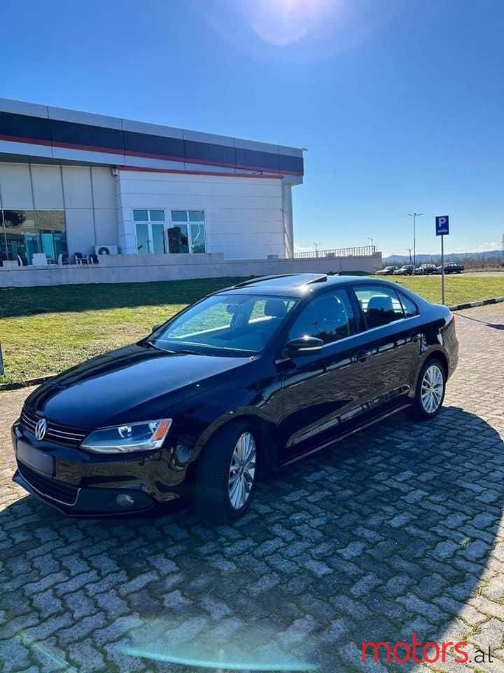 2012' Volkswagen Jetta photo #2