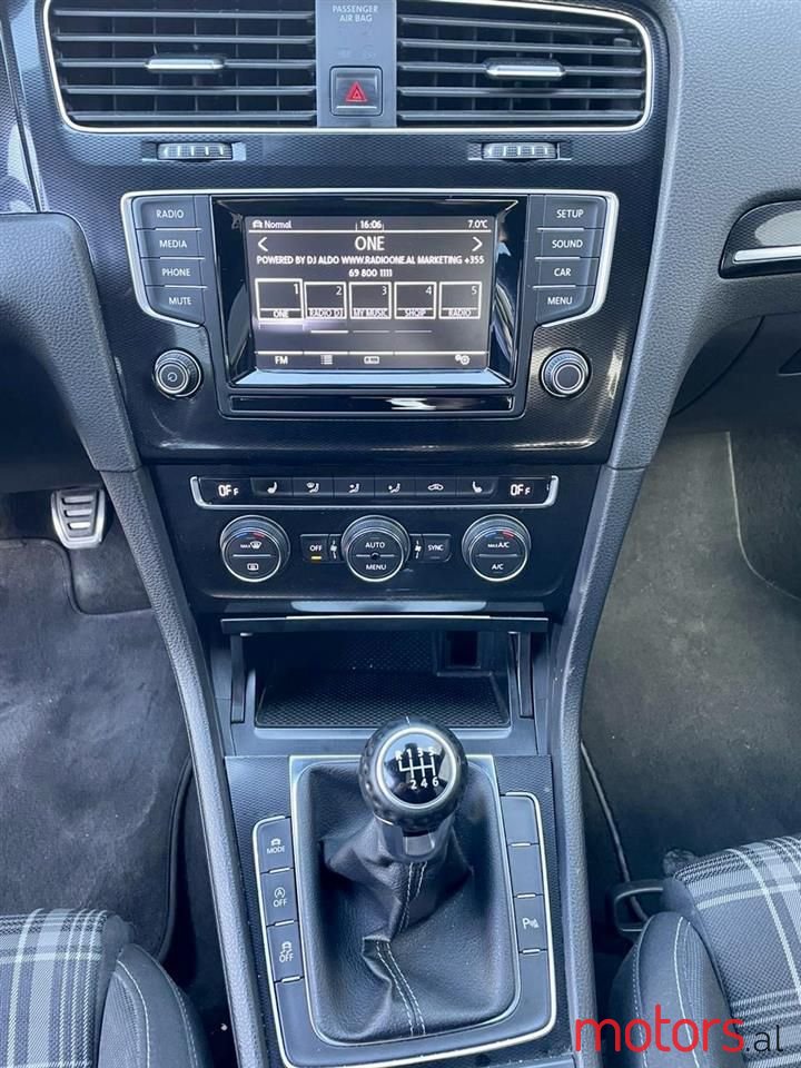 2015' Volkswagen Golf photo #4