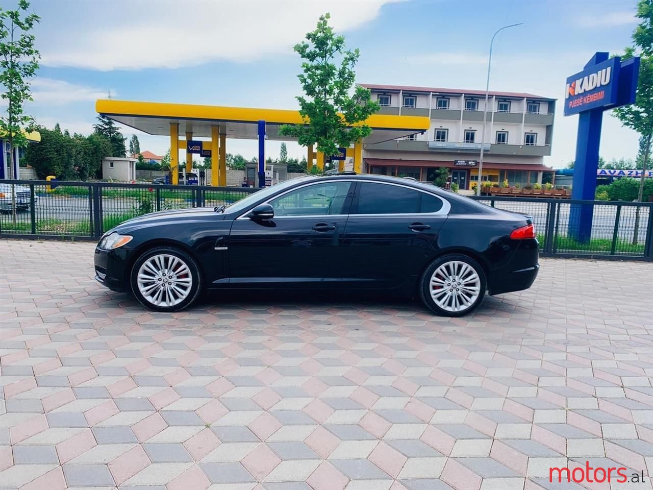 2009' Jaguar XF photo #2