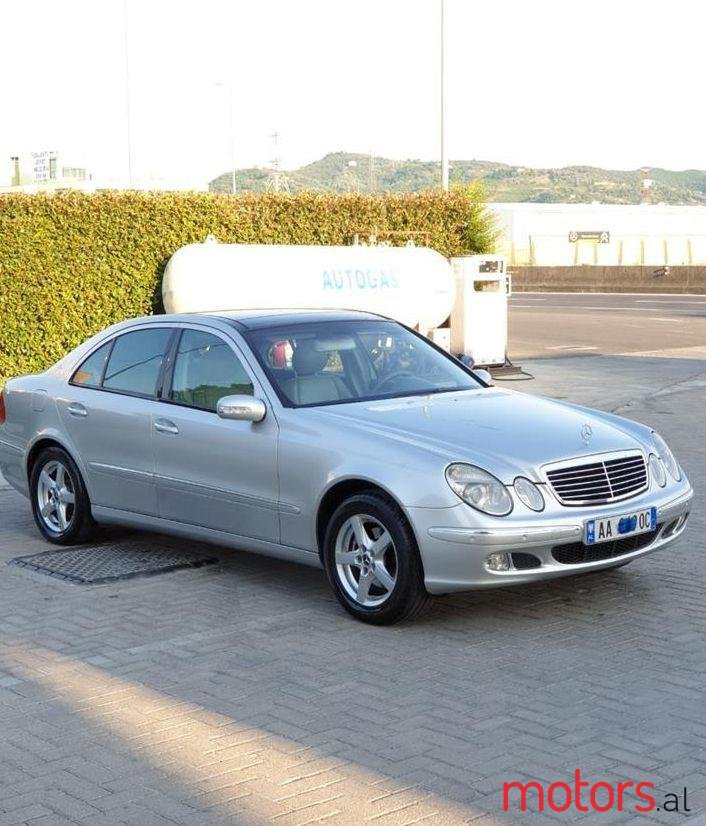 2004' Mercedes-Benz E 220 photo #1