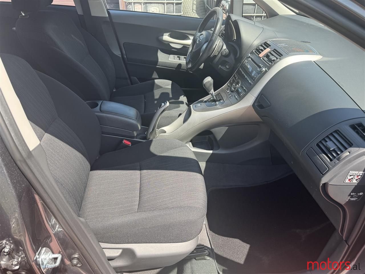 2008' Toyota Auris photo #2