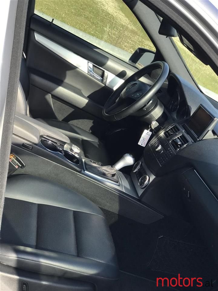 2010' Mercedes-Benz C 300 photo #5