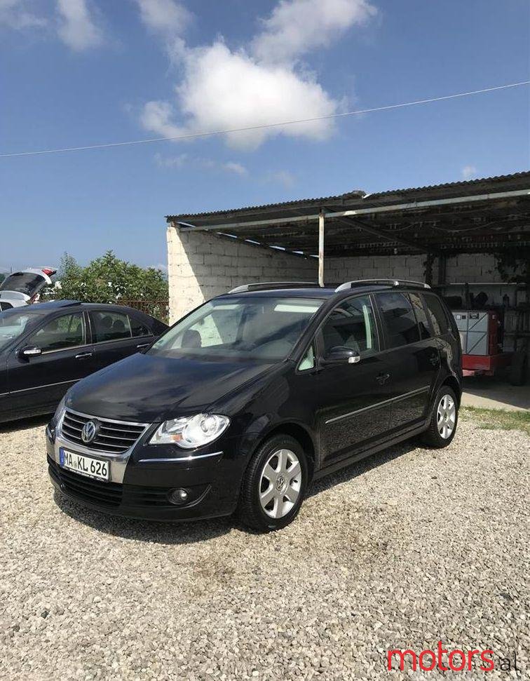 2008' Volkswagen Golf photo #1