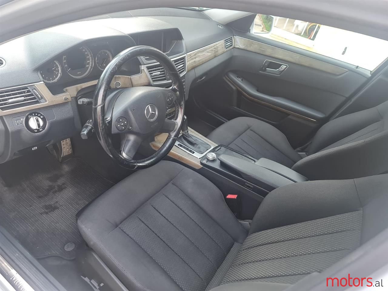 2010' Mercedes-Benz E 220 photo #4