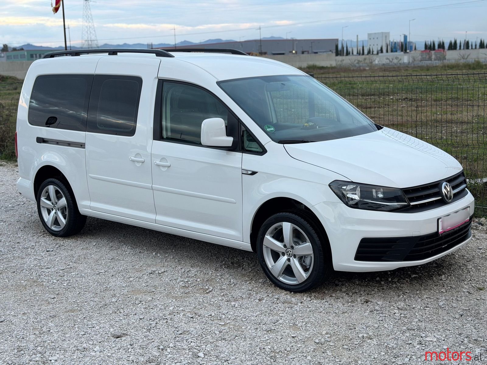 2017' Volkswagen Caddy photo #1