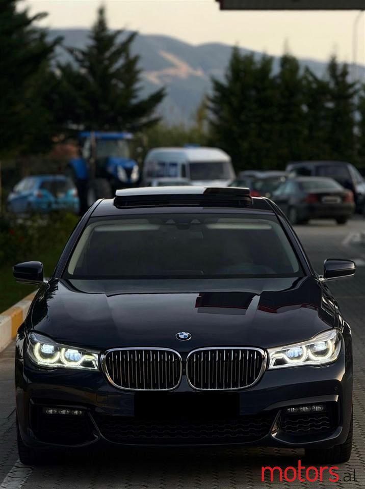2017' BMW 750 photo #1