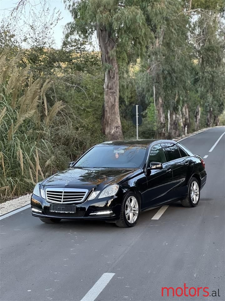 2011' Mercedes-Benz E 220 photo #4