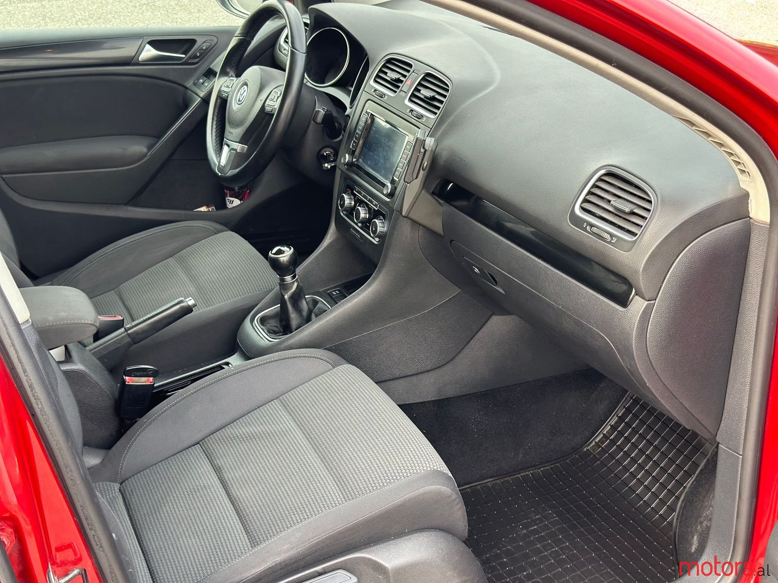 2010' Volkswagen Golf photo #4