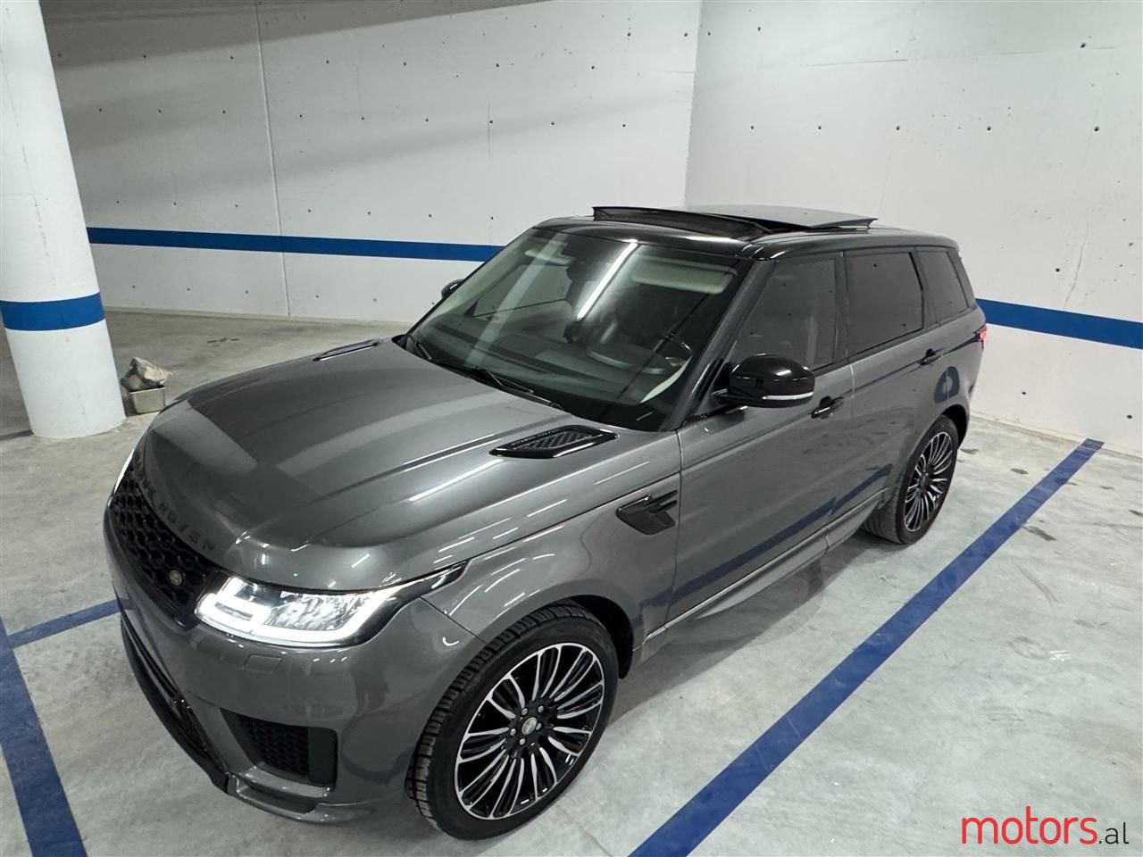 2015' Land Rover Range Rover Sport photo #1