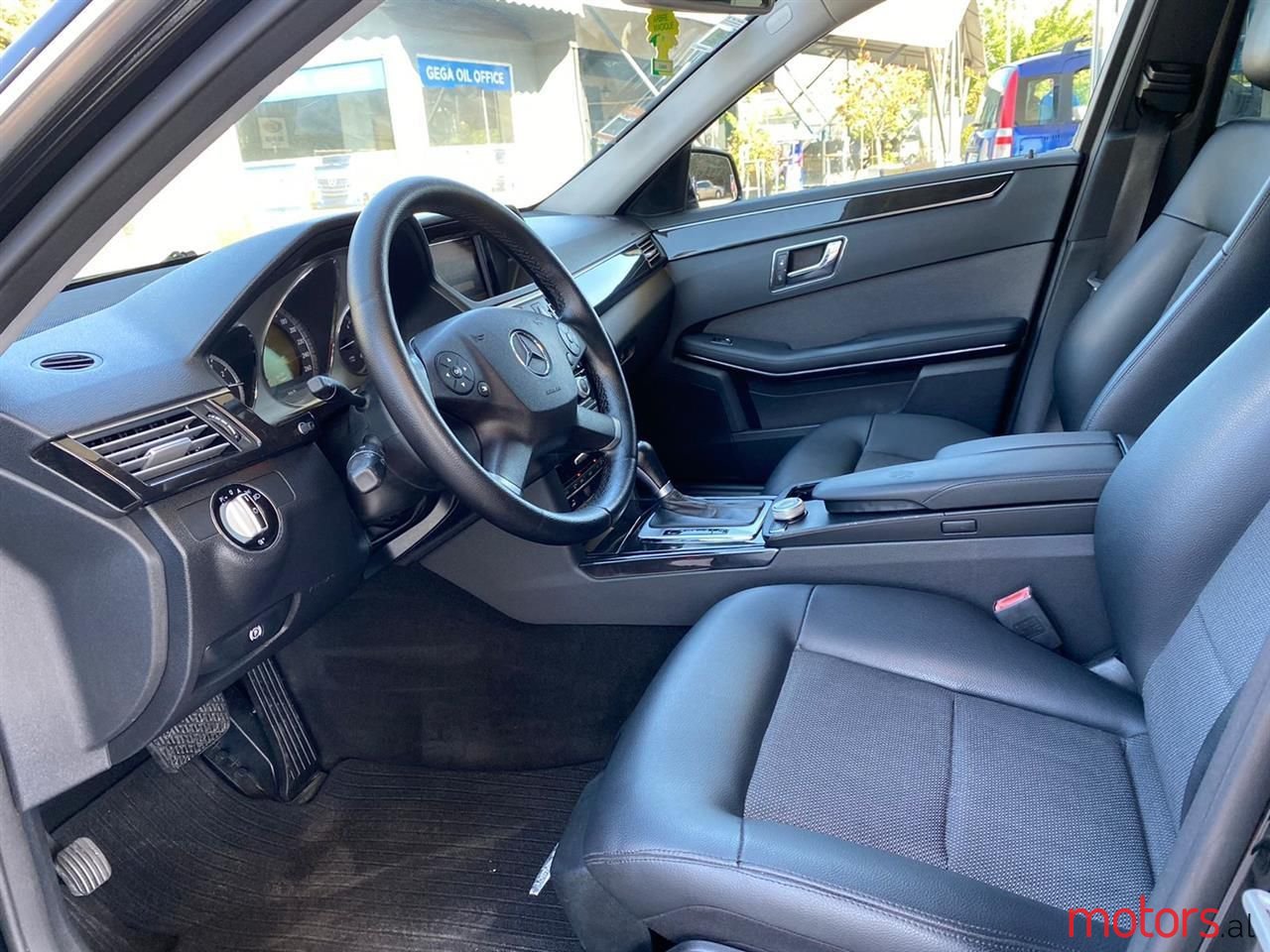 2009' Mercedes-Benz E 220 photo #5