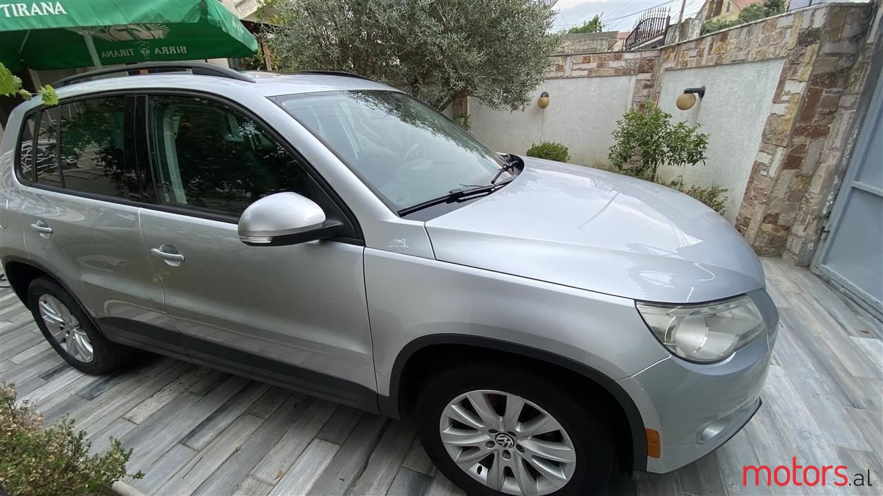 2009' Volkswagen Tiguan photo #3
