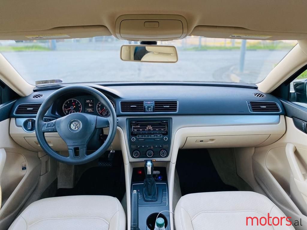 2013' Volkswagen Passat photo #3