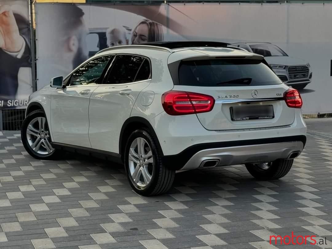 2014' Mercedes-Benz GLA 200 photo #4