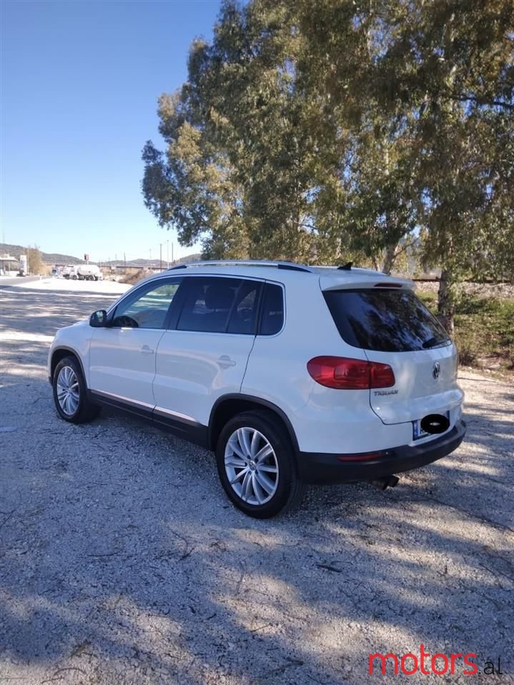 2015' Volkswagen Tiguan photo #6