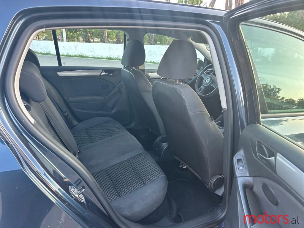 2011' Volkswagen Golf photo #5