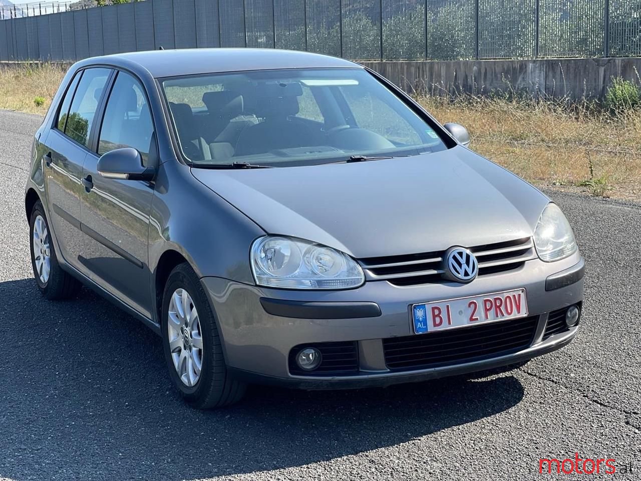 2008' Volkswagen Golf photo #5