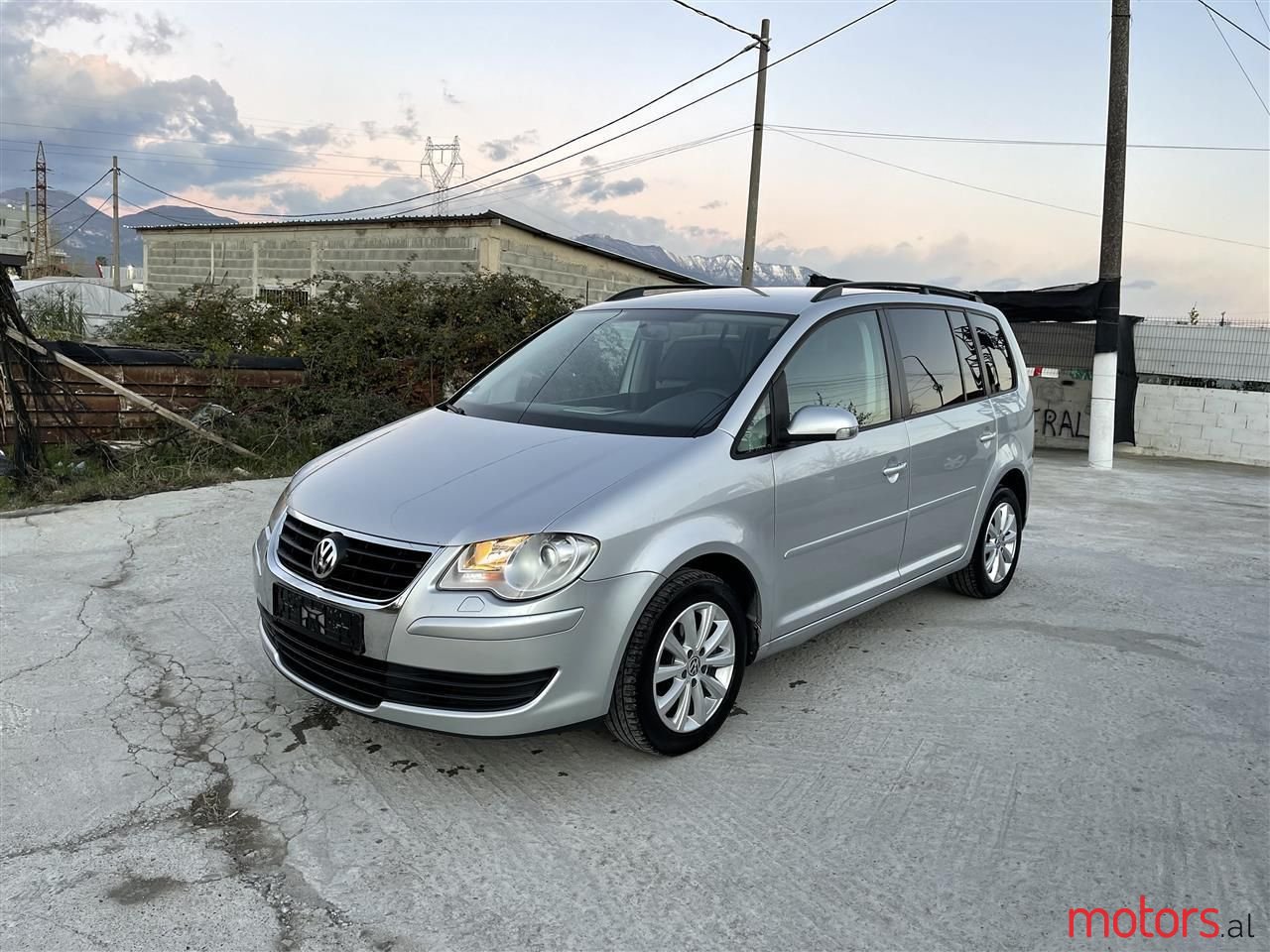 2007' Volkswagen Touran photo #2
